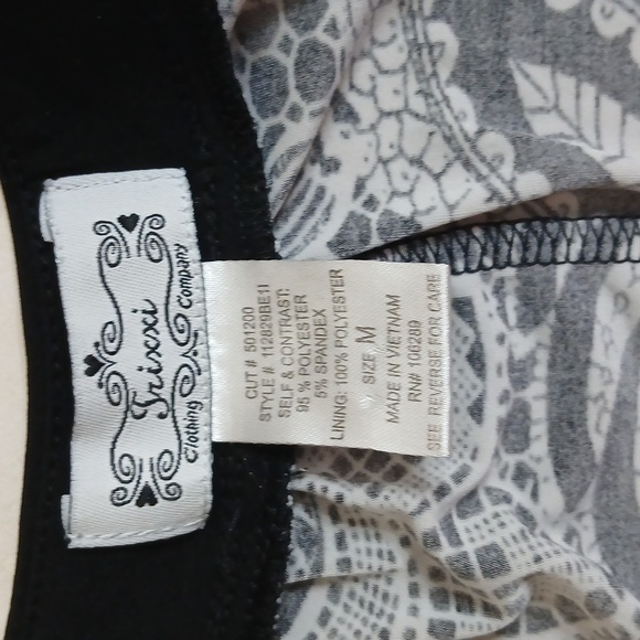 Trixxi Black & White Tie Back Top - Picture 9 of 10